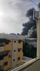 Reportan incendio en almacén de alimentos de la autopista Duarte