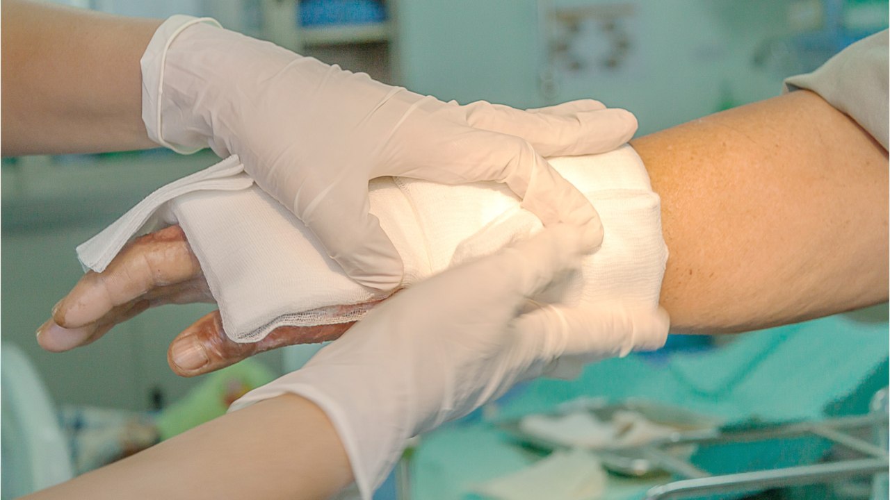 Woman nearly dies after catching flesh-eating bugs from her garden flowers