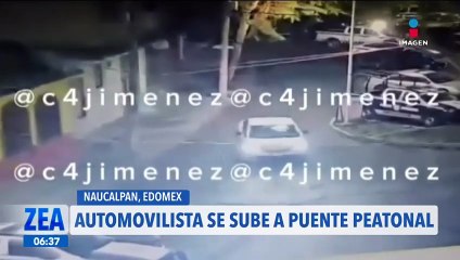 Así cruzó un automóvil un puente peatonal en Periférico Norte