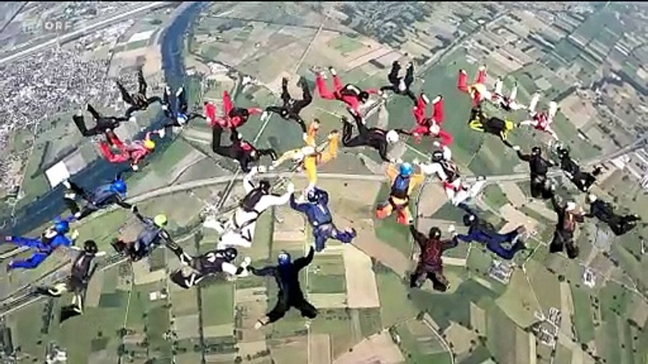 Elite der Formationsspringer bei der Hohenems Challenge