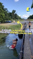 Il utilise la physique pour projeter son ballon en l'air