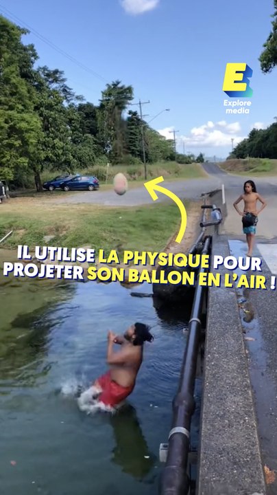 Il utilise la physique pour projeter son ballon en l'air