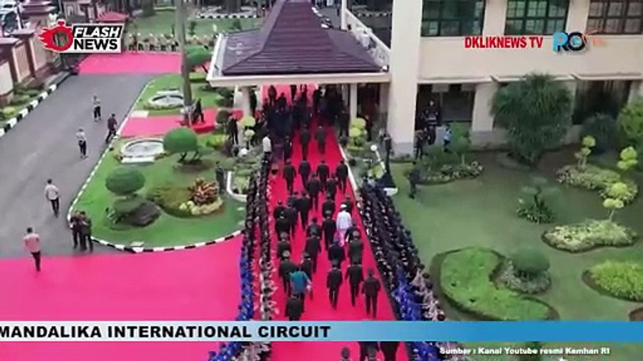 Momen Prabowo Terima Penganugerahan Tanda Kehormatan Bintang Bhayangkara Utama
