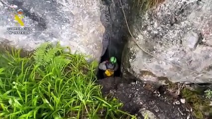 Rescate de dos espeleólogos en una cueva de Cantabria