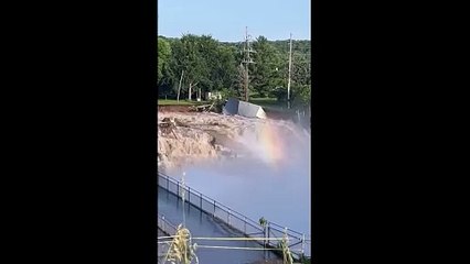 Minnesota: Building swept into river as dam suffers partial failure