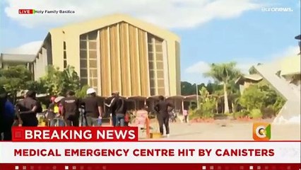 نيران تأتي على البرلمان الكيني إثر اقتحامه من آلاف المحتجين الغاضبين وعديد الجثث ملقاة خارج المبنى