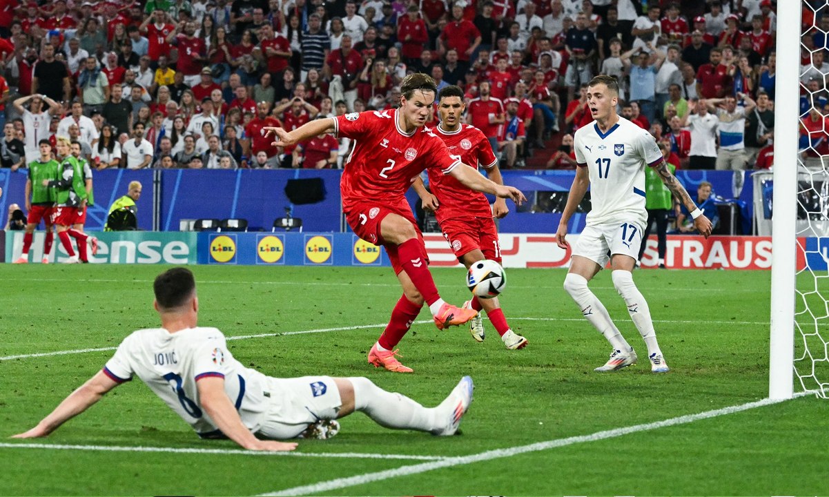 الدنمارك تتعادل مع صربيا وتبلغ ثمن نهائي بطولة...
