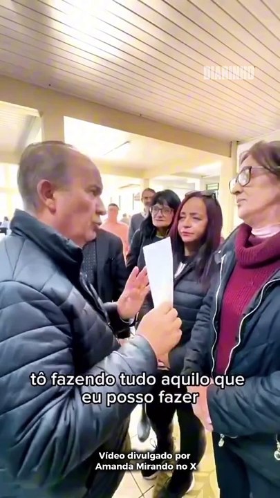 Governador Jorginho Mello bate-boca com professoras em inauguração em escola