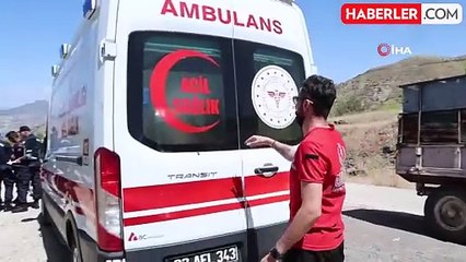 Elazığ'da otomobil şarampole yuvarlandı: 4 yaralandı