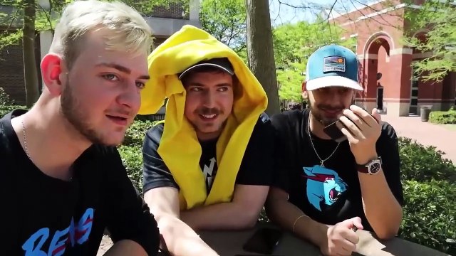 Giving 10000$ To Random People And Saying Nothing|Mrbeast
