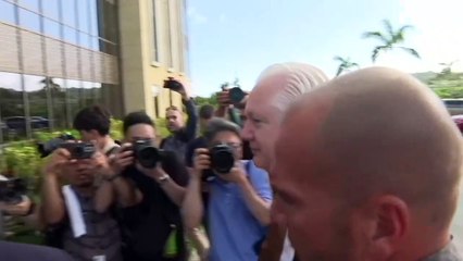 Assange se declara culpable como parte de un acuerdo con la justicia de EEUU