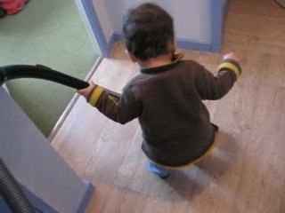 Lucas passe l'aspiro