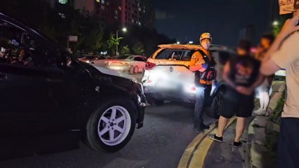 대전서 1톤 화물차가 신호대기하던 SUV 들이받아 / YTN