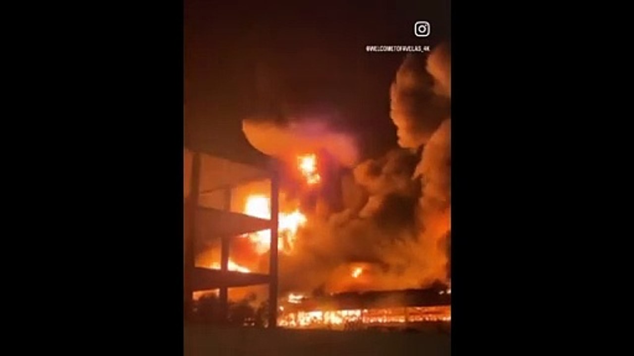 Roma: ecco le immagini dello spaventoso incendio nella notte a San Basilio