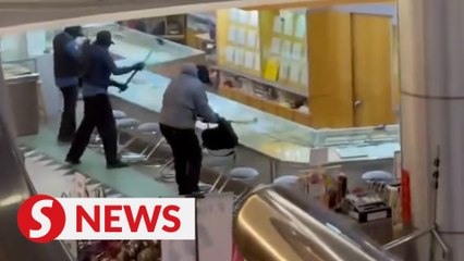 Cops to identify suspects behind RM3.2mil goldsmith heist at mall in Kajang