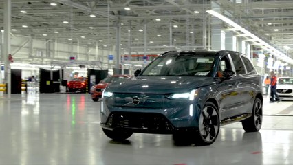 Erster Volvo EX90 vom Band gerollt