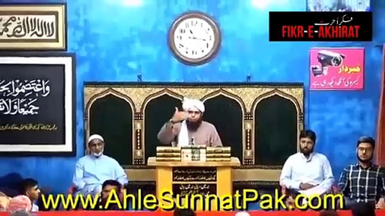 Gous Pak Qabar mai Apny Mureedon ki Mad'ad karnay ( Bachanay ) aaty hen.. !!!