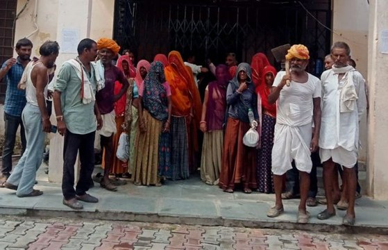 Video : फिर रुकवाया मनरेगा कार्य, आक्रोशित श्रमिकों ने पंचायत के लगाया ताला