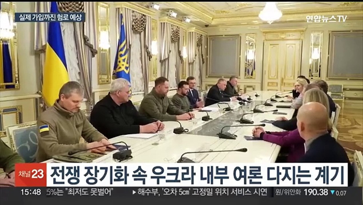 우크라 EU 가입 협상 개시…푸틴 "평화 제안 받아야"