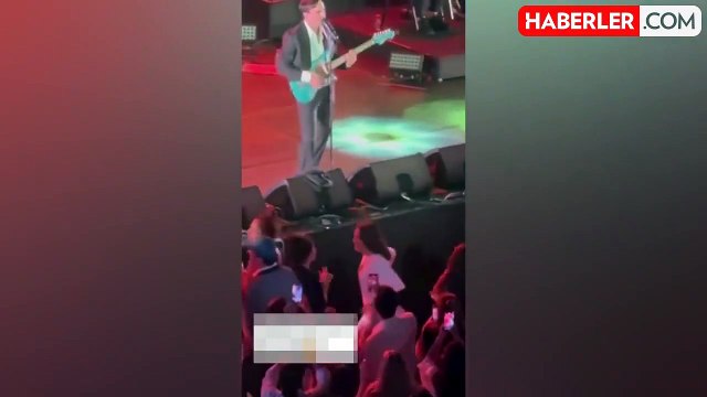 Serenay Sarıkaya, sevgilisi Mert Demir'in konserine damga vurdu! Çılgınlar gibi oynayıp şarkı söyledi