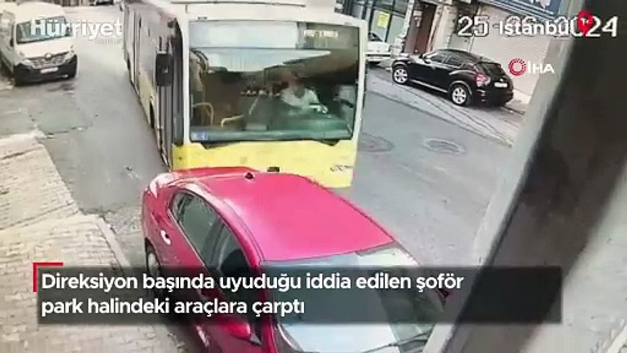 Direksiyon başında uyuduğu iddia edilen şoför park halindeki 4 araca çarptı!