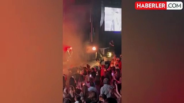Serenay Sarıkaya, sevgilisi Mert Demir'in konserine damga vurdu! Çılgınlar gibi oynayıp şarkı söyledi