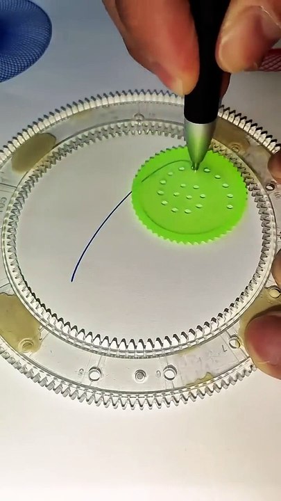 The_Spirograph_I_enjoyed_in_my_childhood,_I_ve_gotten_a_similar_one_for_my_child_now._#shorts(720p)