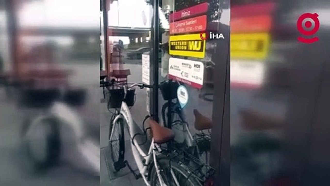 Rize'de fıkra gibi olay: Bisikleti banka kapısına kilitleyip gidince içeridekiler mahsur kaldı