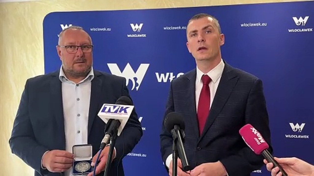 Medal Prezydenta Włocławka dla Sławomira Mularskiego - znalazcy miecza wikinga