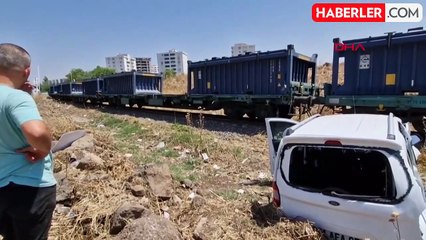 Diyarbakır'da inanılmaz hırsızlık: Bariyer aküsünü çaldıkları için tren ve araç çarpıştı