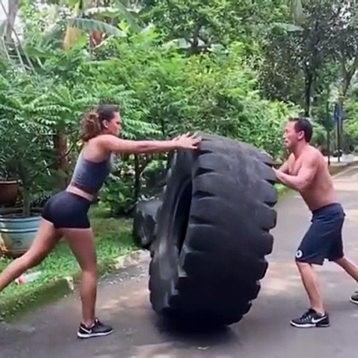 "اكتشف نهجًا شاملاً للياقة البدنية مع جلسات التمرين اليومية التي تدمج تمارين الجسم والعقل. من التمارين لبناء القوة إلى اليوغا والتأمل، برامجنا تلبي جميع المستويات اللياقية. انضم إلى مجتمعنا الملتزم بتحقيق التوازن والرفاهية. #توازن_اللياقة #تمارين_الجسم_وا