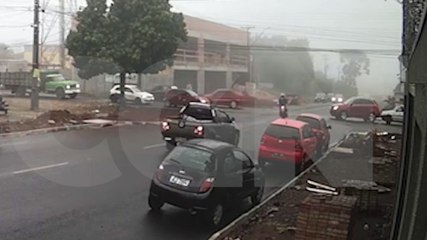 Um acidente seguido do outro: Câmera mostra colisões com segundos de diferença no Maria Luiza