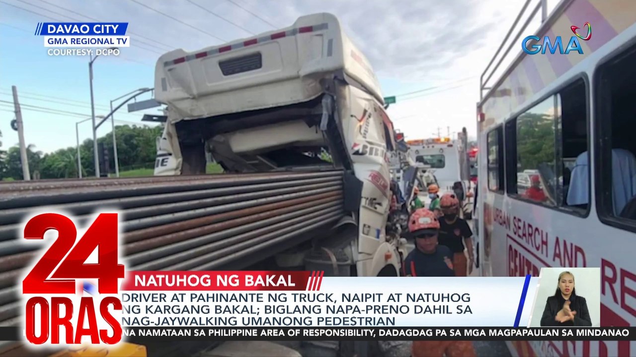 Driver at pahinante ng truck, naipit at natuhog ng kargang bakal; biglang napa-preno dahil sa nag-jaywalking umanong pedestrian | 24 Oras