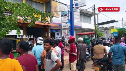 மின்சாரம் தாக்கி உயிருக்கு ஆபத்தான நிலையில் மீட்கப்பட்ட இரு இளைஞர்கள்