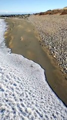 Temperaturas extremas congelam ondas do mar na Terra do Fogo