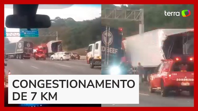 Acidente envolvendo três veículos deixa mortos e feridos em SP