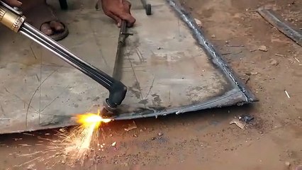 كيف يتم صنع المقلاة التقليدية بواسطة رجل موهوب ماهر 1