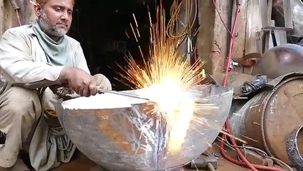 كيف يتم صنع المقلاة التقليدية بواسطة رجل موهوب ماهر 4