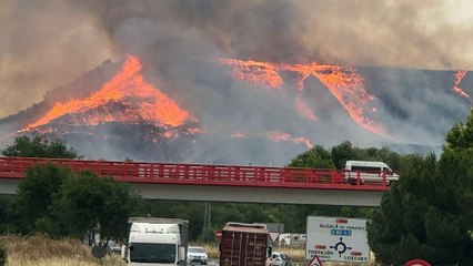Un gran incendio arrasa varias hectáreas cerca de Alcalá de Henares y avanza hacia el casco urbano