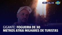 Fogueira de 30 metros chama atenção de milhares de turistas