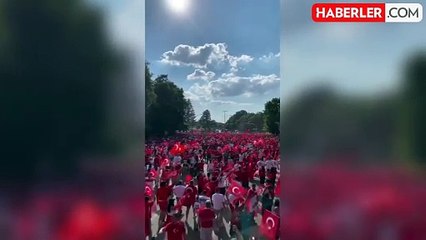 Ay-yıldızlılara büyük destek! Hamburg sokakları "Türkiye" sesleriyle inledi