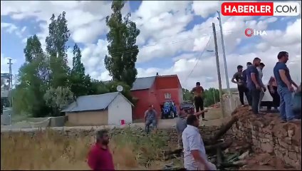 Ağrı'da ahırda çıkan yangın korkuttu