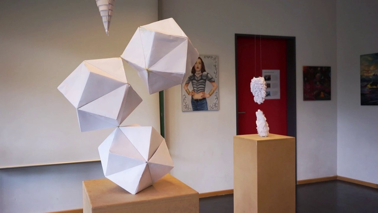 Kunst-LK und Projektkurs Filmkunst am Sommer-Rundgang 2024