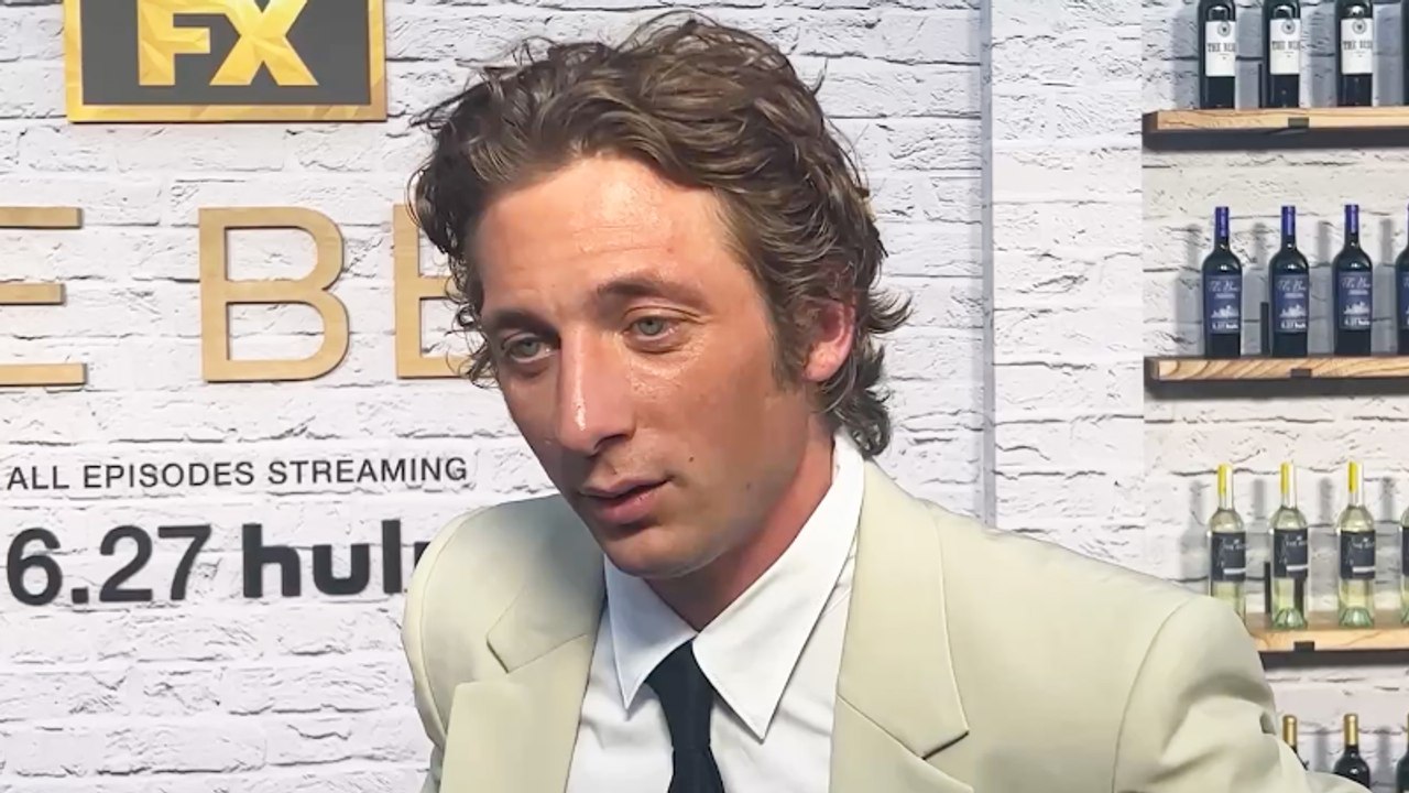 Jeremy Allen White Praises Ayo Edebiri's Directing for 'The Bear': "She is a Natural" | THR Video