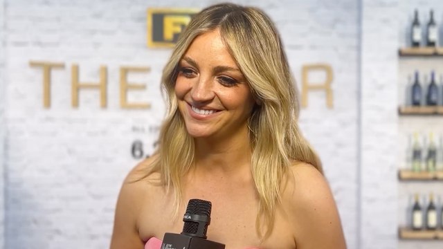 Abby Elliott Compares Anxiety Levels of 'The Bear' Season 3 With Previous Seasons | THR Video