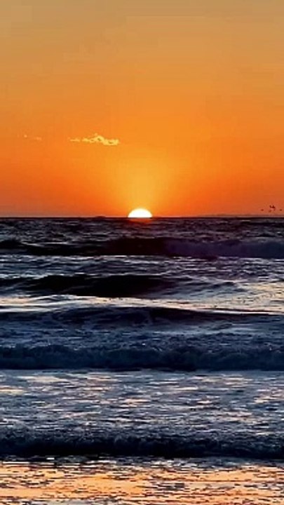 Last minute of the day. April 4, 2023 @sunset @scenery @ocean @bigwavebeach _HD