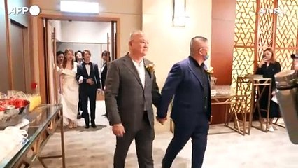 Hong Kong, dieci coppie Lgbtq si sposano in una cerimonia comune