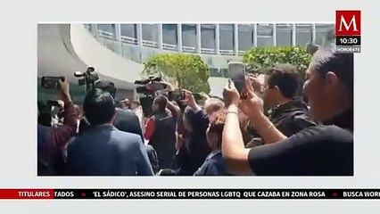 Youtubers increpan a Xóchitl Gálvez a las afueras del Senado de la República