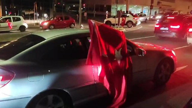 Turchia, che festa! I tifosi invadono le strade di Iserlohn