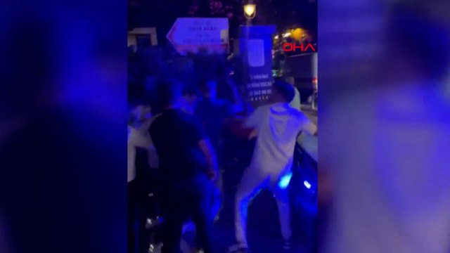 Kadıköy'de 2 kişinin yaralandığı kaza sonrası çıkan kavga kamerada